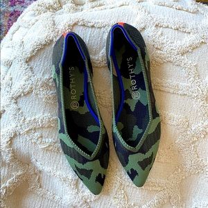 Worn once limited edition Rothy’s Camo print Point flats
